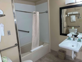 Standard Room, 2 Queen Beds, Accessible, Bathtub