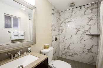 Standard Room, 1 Queen Bed
