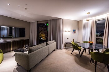 Diplomat Suite