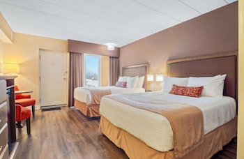 Standard Room, 2 Queen Beds, Refrigerator, Courtyard Area