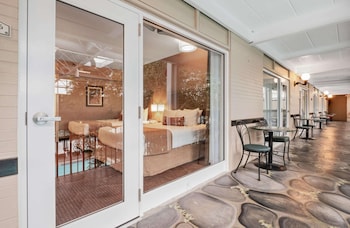 Standard Room, 2 Queen Beds, Refrigerator, Courtyard Area