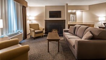 Suite, 1 King Bed, Non Smoking, Jetted Tub (Living Room;with Sofabed)