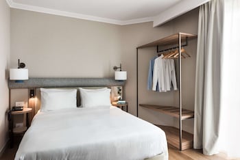 Room (Queen Room)