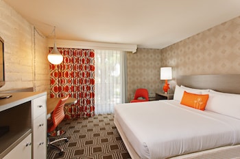 Deluxe Room, 1 King Bed (Deluxe King Bed - Pool View)