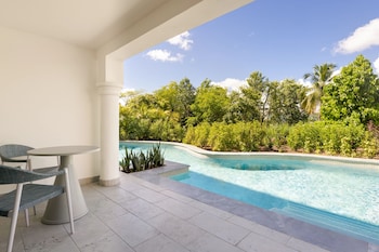 Preferred Club Master Suite Swim Out King