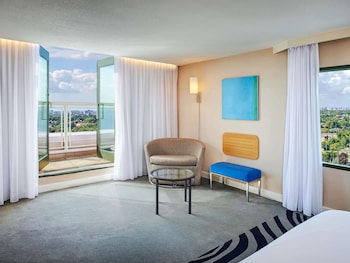 Room, Balcony