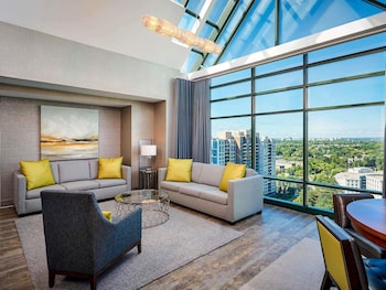 Suite, 1 Queen Bed with Sofa bed
