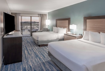 2Db Bedroom Bal Rvrvw Suite Ns