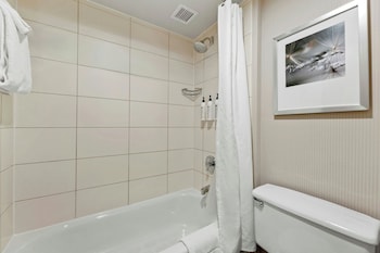 Studio Suite, 2 Queen Beds, Kitchenette (Hearing Accessible)