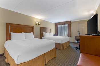 Standard Room, 2 Queen Beds, Refrigerator & Microwave, Ground Floor