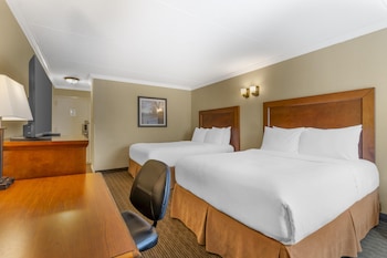 Standard Room, 2 Queen Beds, Refrigerator & Microwave, Ground Floor