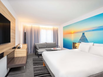 Superior Room (1 Double Bed with 2 Single Sofa Beds)