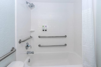 2 Queen Beds, Partial Ocean View, Accessible, No Smoking