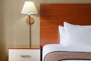 Standard Room, 1 King Bed, Accessible, Bathtub (NonSmoking)