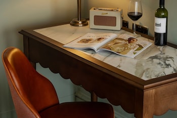 Deluxe Room, 1 King Bed