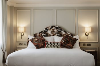 Suite, 1 King Bed, City View (Mews Suite - 1 Super King bed)