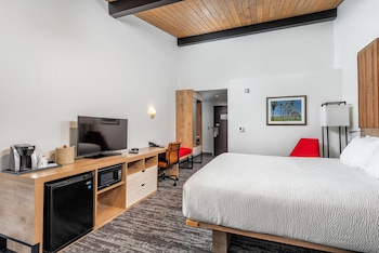 Room, 1 King Bed, Accessible, Non Smoking (Mobility/Hearing)