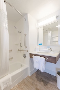 Room, 2 Queen Beds, Accessible, Non Smoking