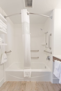 Room, 2 Queen Beds, Accessible, Non Smoking