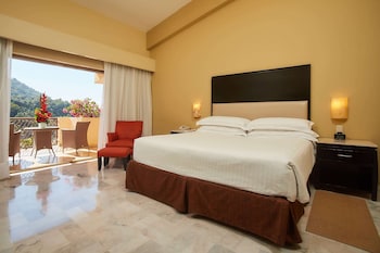 Family Room (Premium Level)