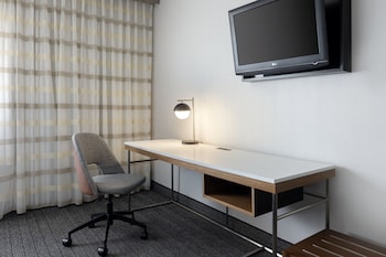 Room, 1 King Bed, Hearing Accessible (Accessible Bathtub)