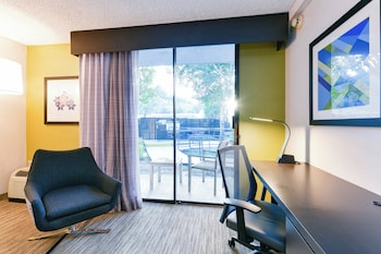 Standard Room, 2 Queen Beds, Pool Access