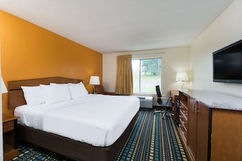 Standard Room, 1 King Bed, Accessible, Smoking