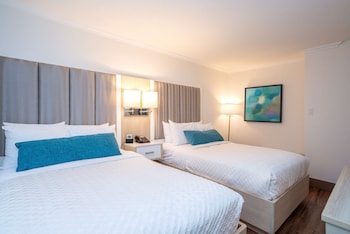 Family Suite, 2 Queen Beds, Non Smoking, Refrigerator (with Sofabed)