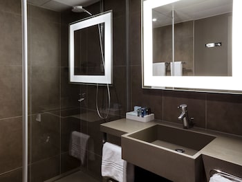 Family Room, Multiple Beds, Bathtub