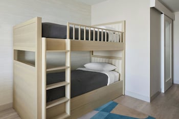 Family Room, Multiple Beds