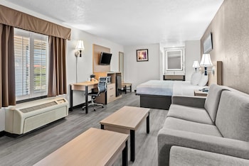 Suite, 1 King Bed, Non Smoking