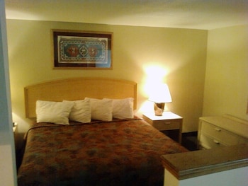Room, 1 King Bed, Smoking