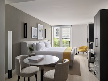 Room, 1 King Bed, Balcony