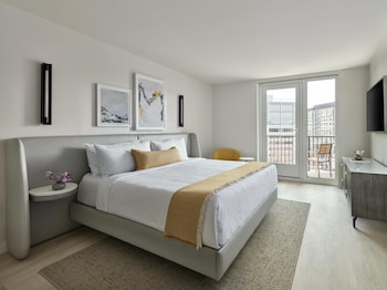 Room, 1 King Bed, Microwave