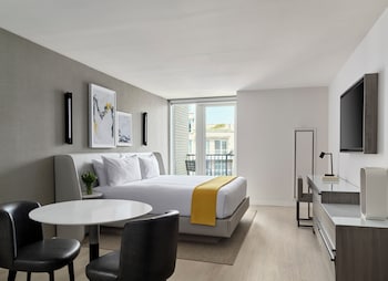 Premium Room, 1 King Bed, Balcony