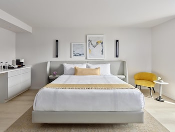 Room, 1 King Bed, Microwave