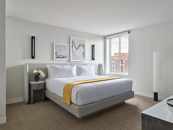 Room, 1 King Bed, Mobility Accessible, Balcony