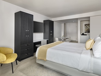 Room, 1 King Bed, Balcony
