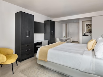 Room, 1 King Bed, Microwave
