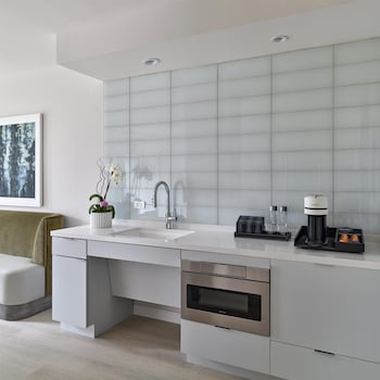 Room, 1 King Bed, Mobility Accessible, Balcony
