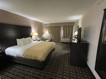 Business Studio Suite, 1 King Bed with Sofa bed, Non Smoking