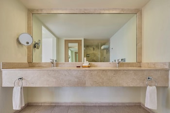 Master Suite, 2 bedrooms plus