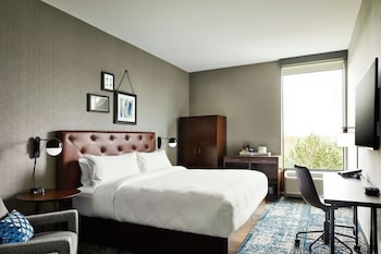Room, 1 King Bed, Hearing Accessible