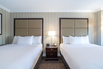 Deluxe Room, 2 Double Beds (Middle Floors)