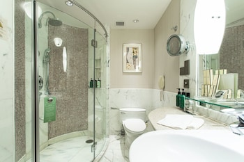 Deluxe Room, 1 King Bed