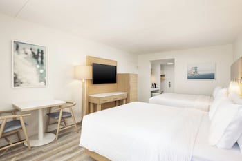 Standard Room, 2 Queen Beds, Balcony, Ocean View (Mid Floor)