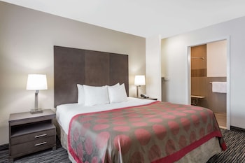 Room, 1 King Bed, Accessible, Non Smoking (Mobility/Hearing)