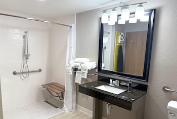 Room, 1 King Bed, Accessible, Non Smoking (Mobility)