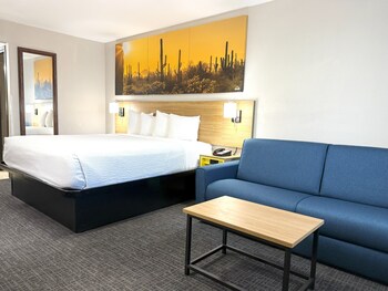 Deluxe Room, 1 King Bed with Sofa bed, Non Smoking
