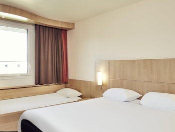 Bedroom, 1 Double Bed and 1 Single Sofa Bed